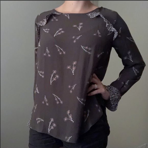 LOFT Tops - LOFT Gray Floral Ruffle Top Size Medium NWT